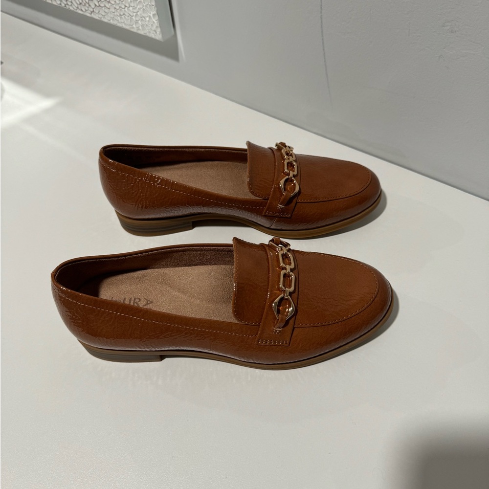 alizer natur tan patent loafers